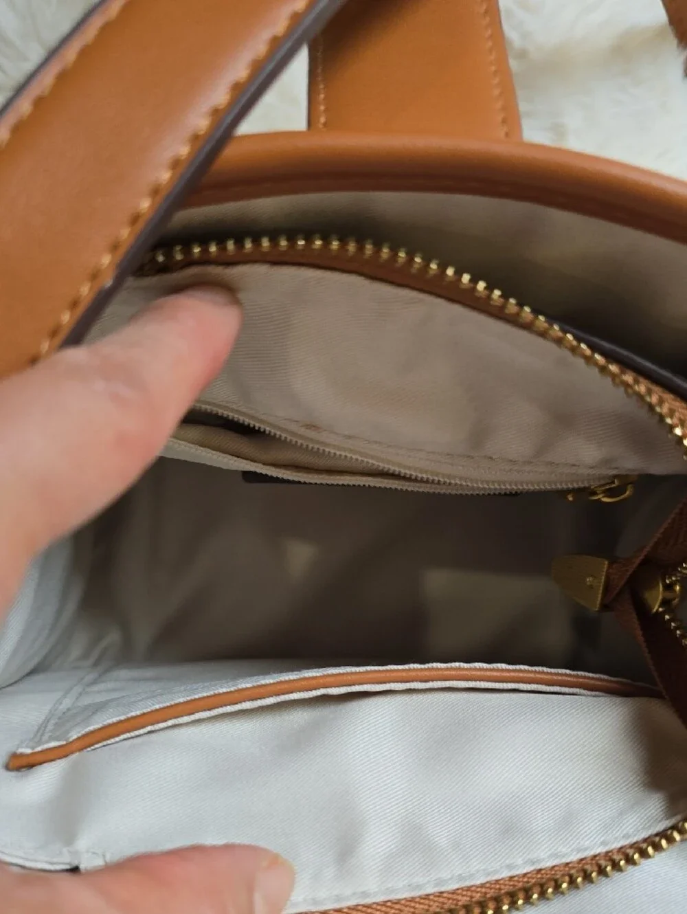 Cream and Tan Crossbody Shoulder Bag with Gold Accent